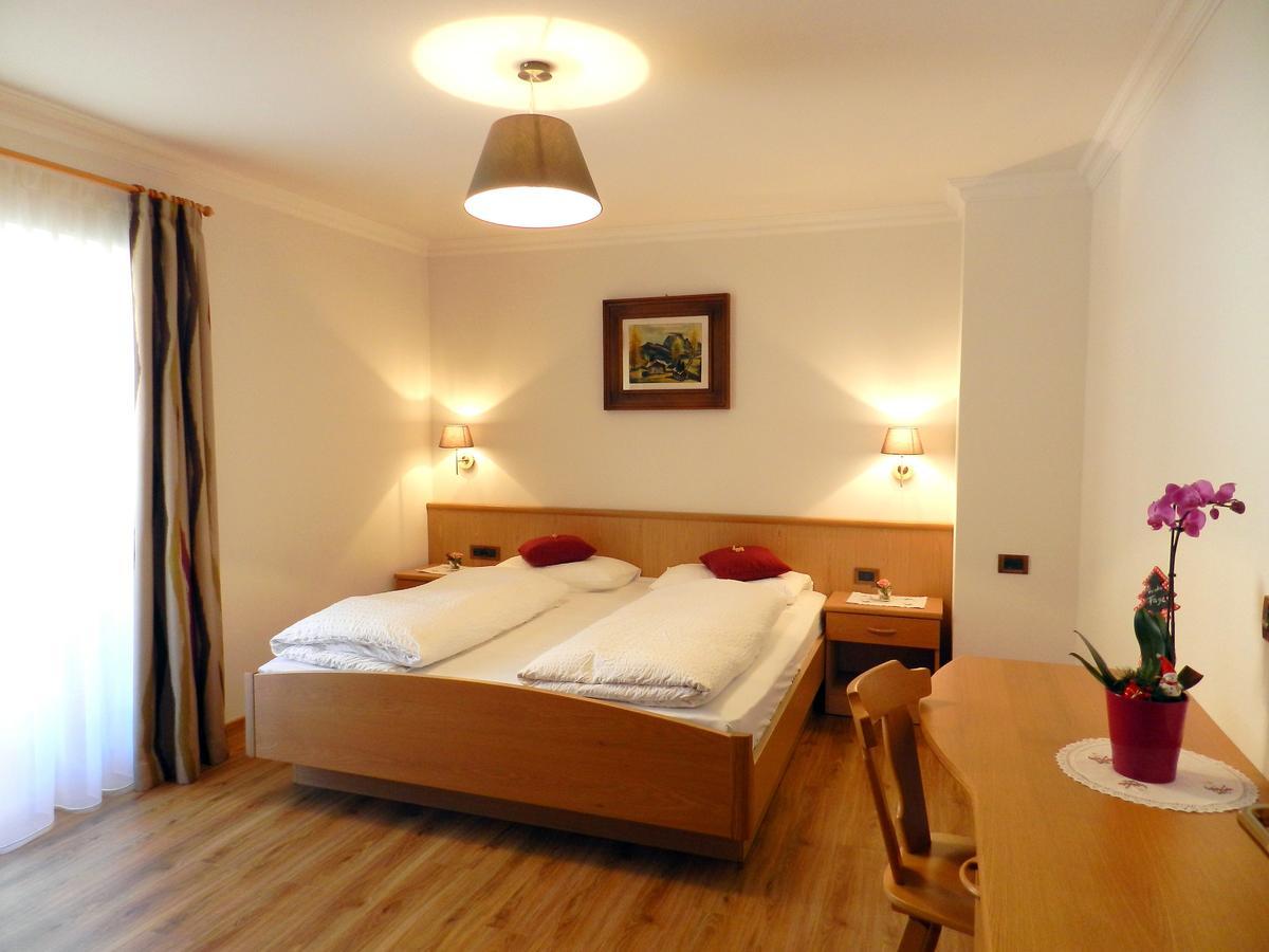 Katiuscia Aparthotel เซลวาดีวัลการ์เดนา ภายนอก รูปภาพ