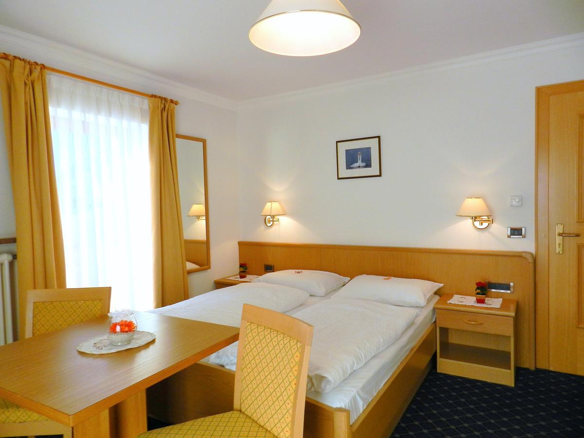 Katiuscia Aparthotel เซลวาดีวัลการ์เดนา ภายนอก รูปภาพ